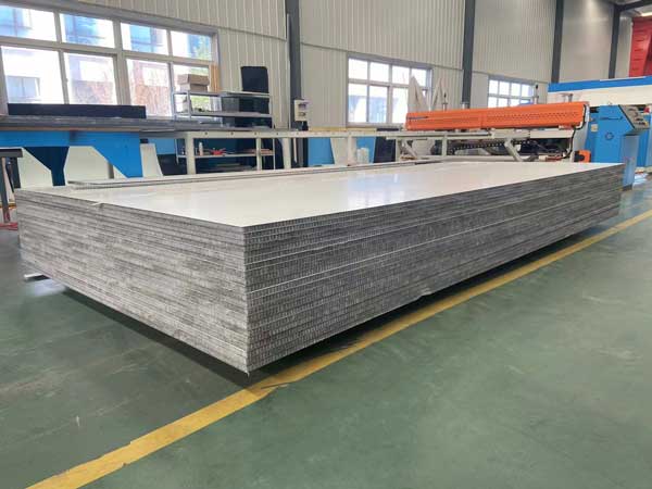 CFRTP材料闆更耐高(gao)溫可與高強度鋼(gāng)媲美